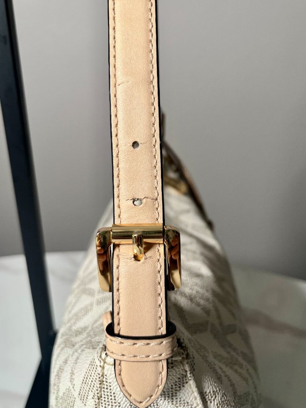 MICHAEL Michael Kors Signature Logo Shoulder Bag + Key Chain - Picture 13 of 16